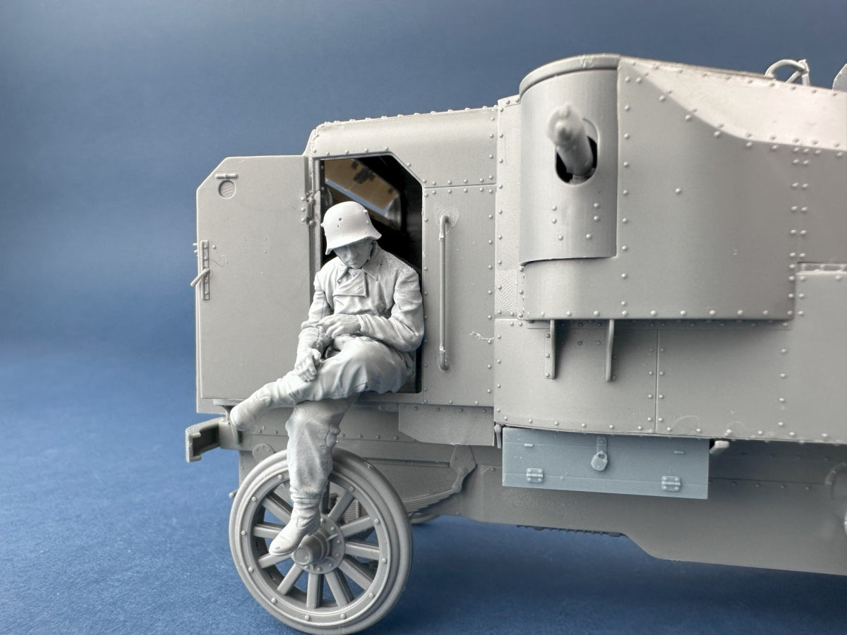 Copper State Models F35-052 German Armoured Car Crewman in a field grey coverall 1/35 – zdjęcie 2