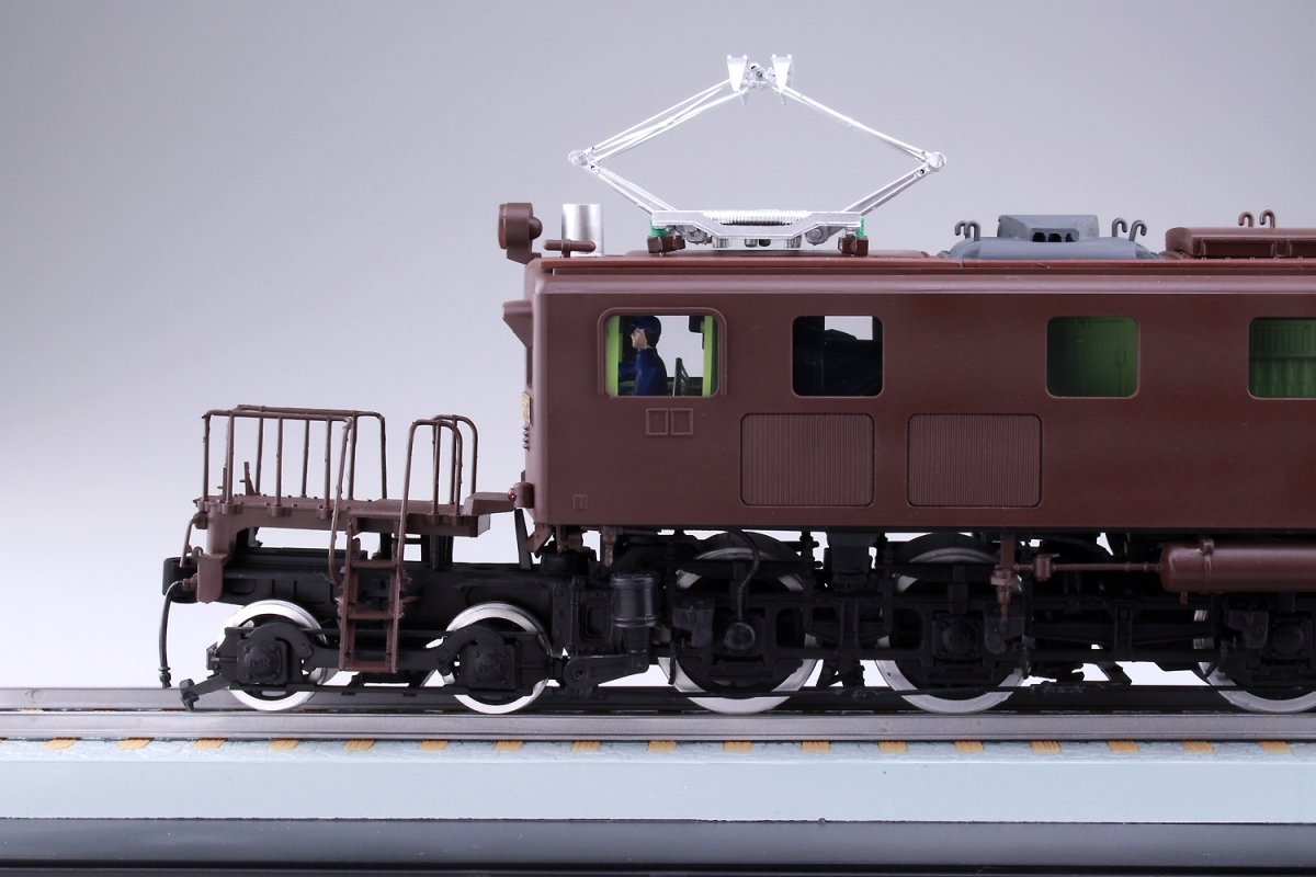 Aoshima 05504 Electric locomotive EF18 1/50 – image 4