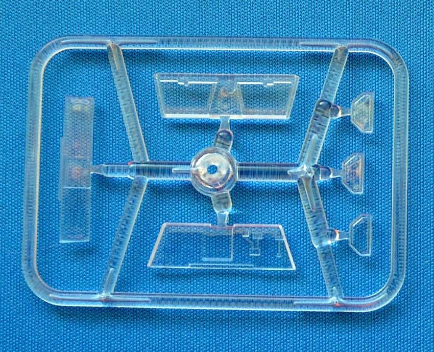 ACE 72420 VBL (Light Armored Vehicle) short chassie 7.62 MG 1/72 – image 4
