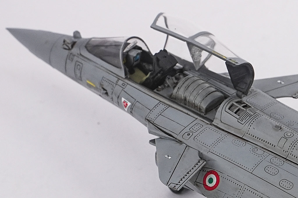 Trumpeter 01690 PAF J-10CE Multi-Role Fighter &amp; IAF Rafale 2 in 1 1/72
