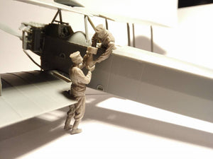 Copper State Models F48-005 German personnel - bomb loading 1/48 – imagen 2