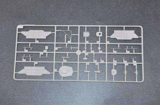 Trumpeter 05335 HMS Roberts Monitor – image 12