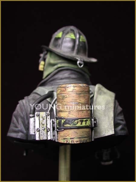 Young Miniatures YC1801 FIRE FIGHTER 1/10 – immagine 5