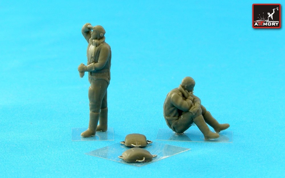 Armory Models F7224c RAF WWII crewmen in high altitude outfit – “Waiting…” 1/72 – immagine 4