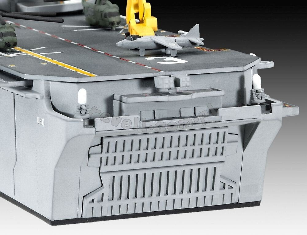 Revell 05178 Assault Carrier USS WASP CLASS 1/700 – image 4