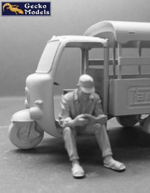 Gecko Models 35GM0113 60 - 70s Saigon Shuttle Motor-Tricycle Depot and a take break drive [2 kits In 1 box] 1/35 – imagen 3