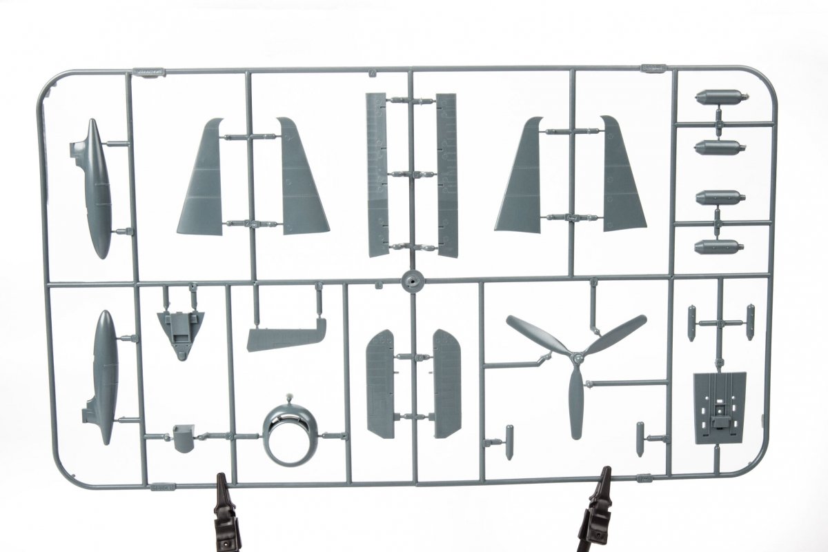 Eduard 8229 F6F-5 Hellcat late ProfiPACK edition 1/48 – imagen 10