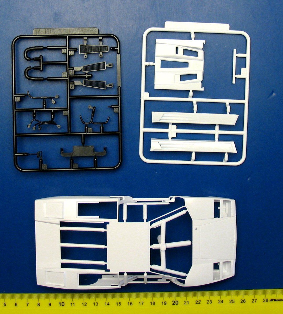 Aoshima 01155 LAMBORGHINI COUNTACH 5000 QUATTROVALVOLE INJECTION Ver(Overseas) 1/24 – zdjęcie 4