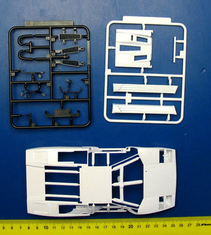 Aoshima 01155 LAMBORGHINI COUNTACH 5000 QUATTROVALVOLE INJECTION Ver(Overseas) 1/24 – zdjęcie 4