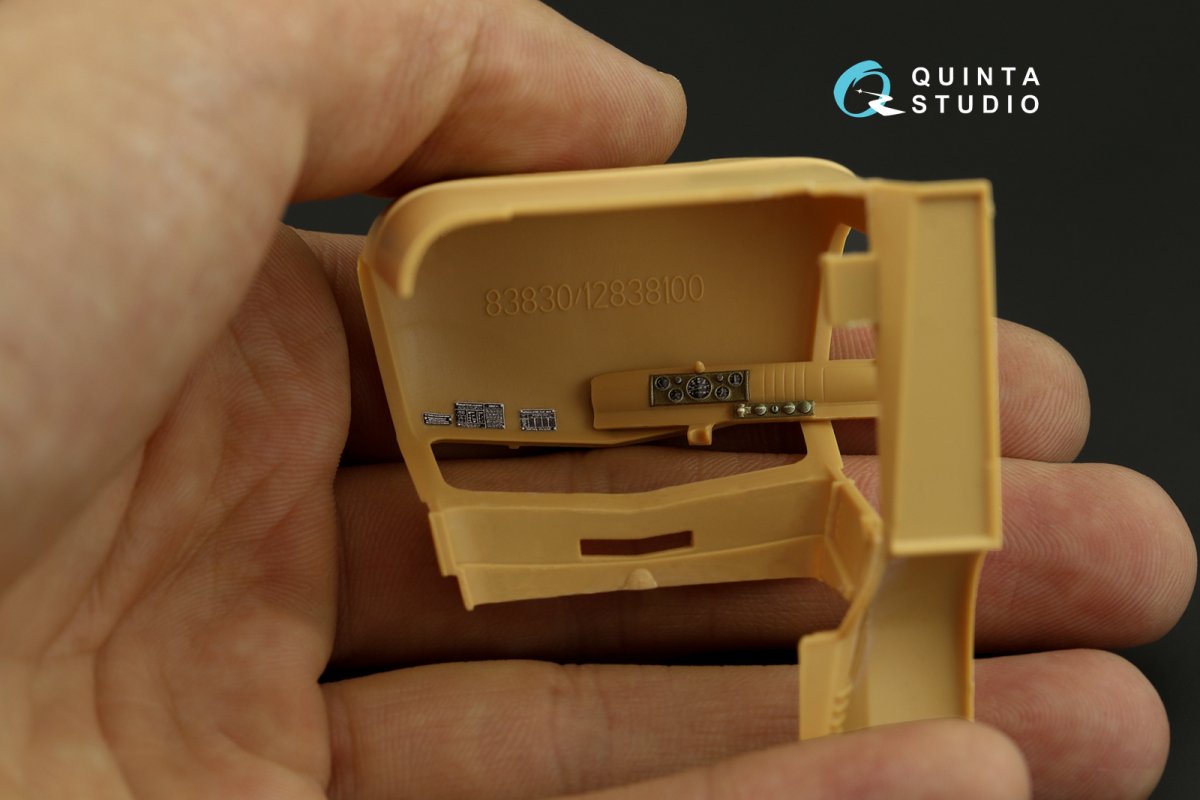 Quinta Studio QD35060 GMC CCKW 352 Cargo Truck 3D-Printed &amp;amp; coloured Interior on decal paper (HobbyBoss) 1/35 – Bild 3