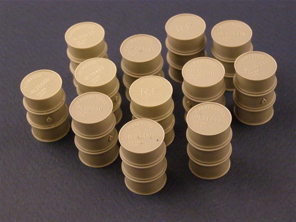 Panzer Art RE35-035 WWII Italian fuel drums (200L) 1/35 – Bild 2