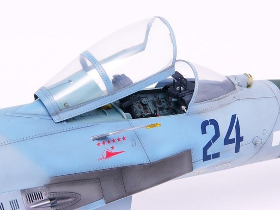 Trumpeter 02224 Soviet Sukhoi Su-27 Flanker B 1/32 – image 4