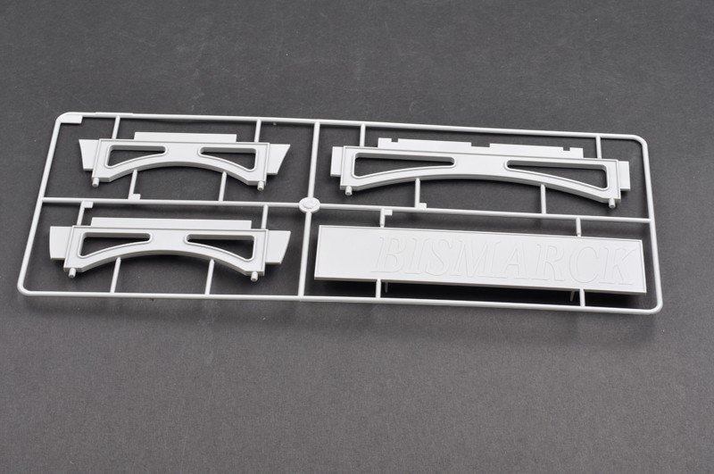 Trumpeter 03702 German Bismarck Battleship 1/200 – image 37