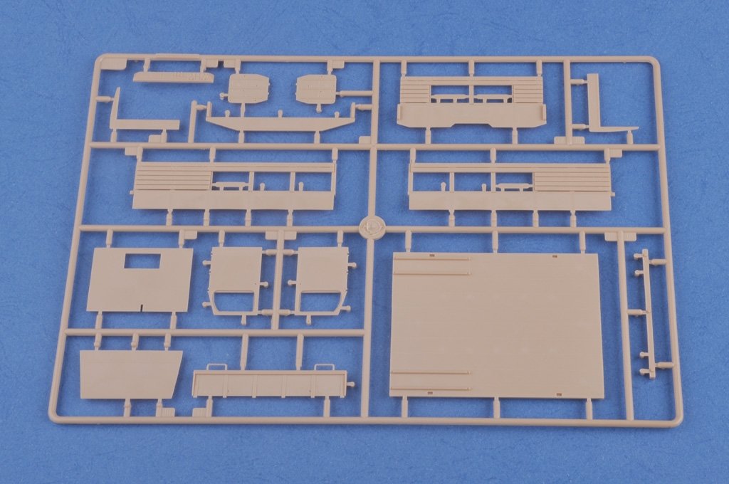 Hobby Boss 83801 US Blanc 666 Cargo Hard Top (1/35) – image 5