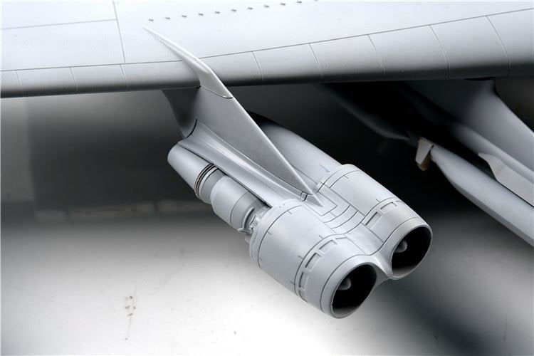 Modelcollect UA72200 B-52H US Stratofortress Bombardier stratégique 1/72 – image 14