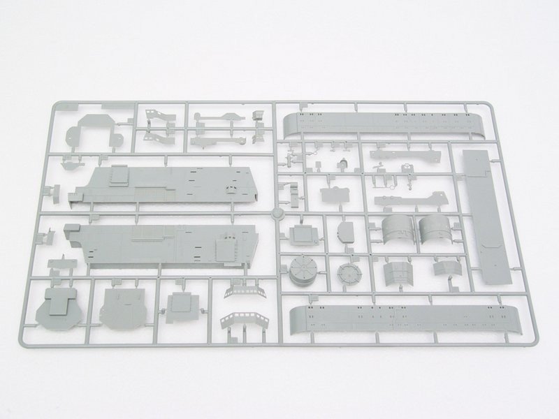 Trumpeter 05606 USSR Admiral Kuznetsov aircraft carrier 1/350 – Bild 22