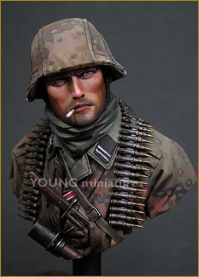 Young Miniatures YM1804 German Waffen SS Ardennes 1944 1/10 – image 4