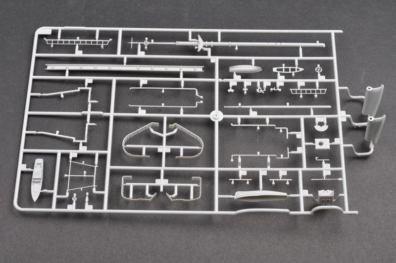 Trumpeter 03702 German Bismarck Battleship 1/200 – image 27