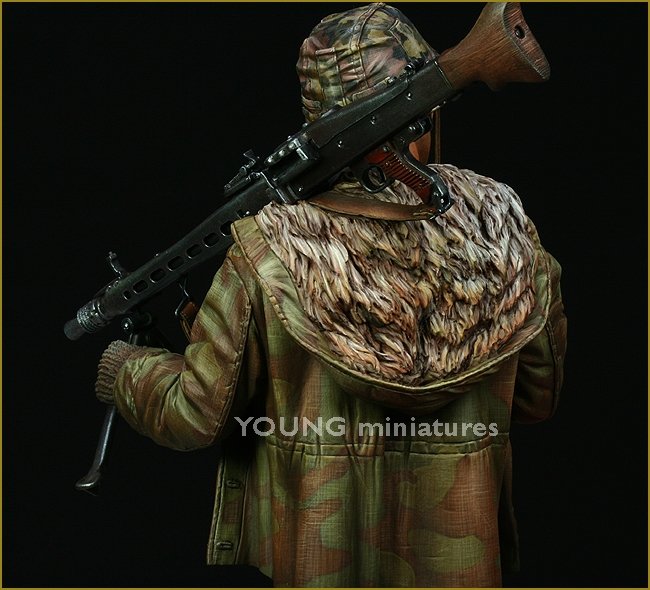 Young Miniatures YM1822 Waffen SS MG-42 Gunner Ardennes 1944 1/10 – immagine 4