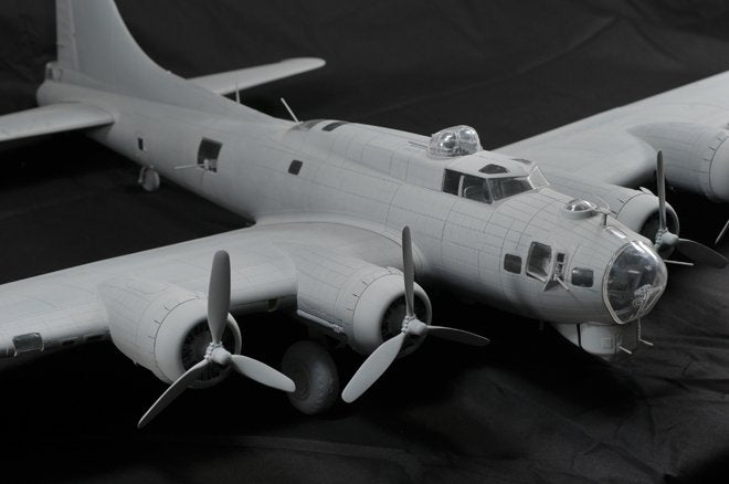 HK Models 01E04 B-17 Flying Fortress F and G 1/32 – immagine 16