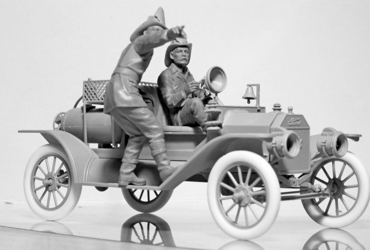 ICM 24006 American Fire Truck Crew (1910s) (2 figures) 1/24 – image 7