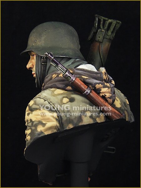 Young Miniatures YM1865 German Waffen SS with Panzerschreck 1/10 – imagen 5