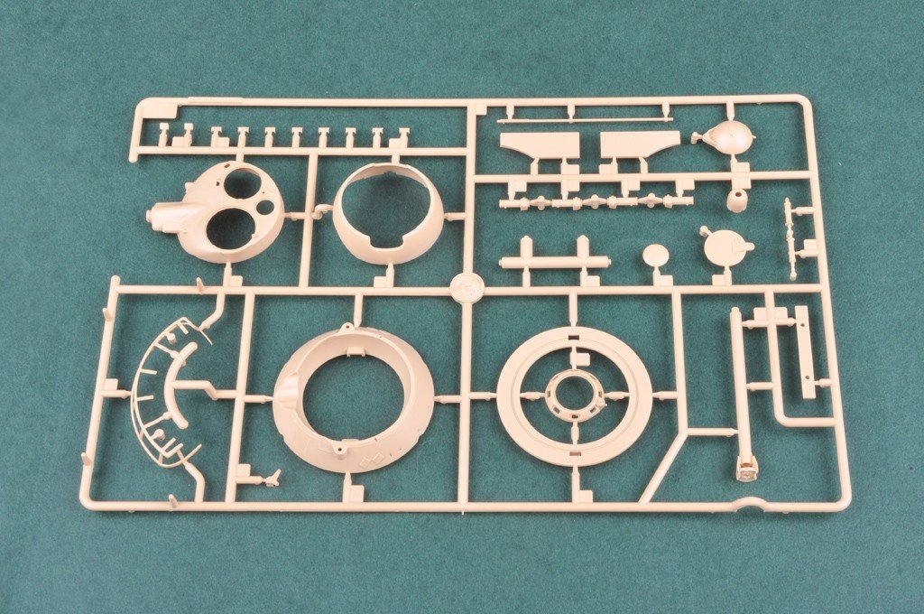Hobby Boss 82490 French EBR-11 Wheeled Reconnaissance Vehicle 1/35 – immagine 5