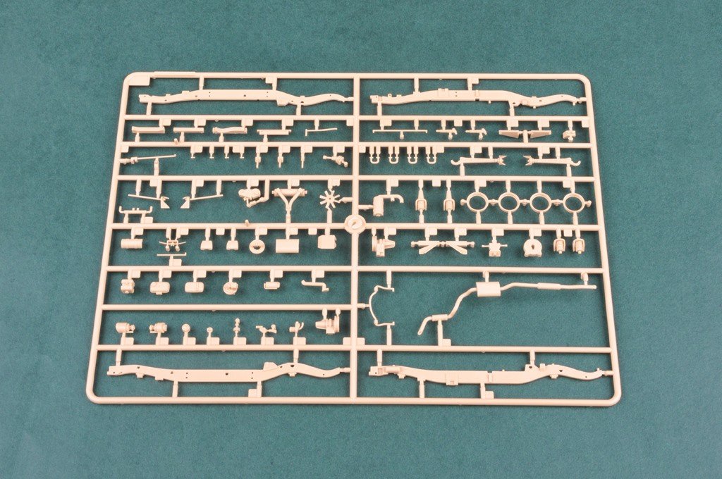 Hobby Boss 82447 Land Rover WMIK avec missile antichar MILAN (1/35)  – image 7