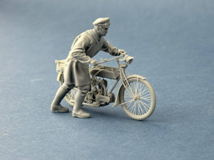 Copper State Models F32-065 British Dispatch Rider pushing his motorcycle (Motorcycle not included) 1/32 – imagen 3