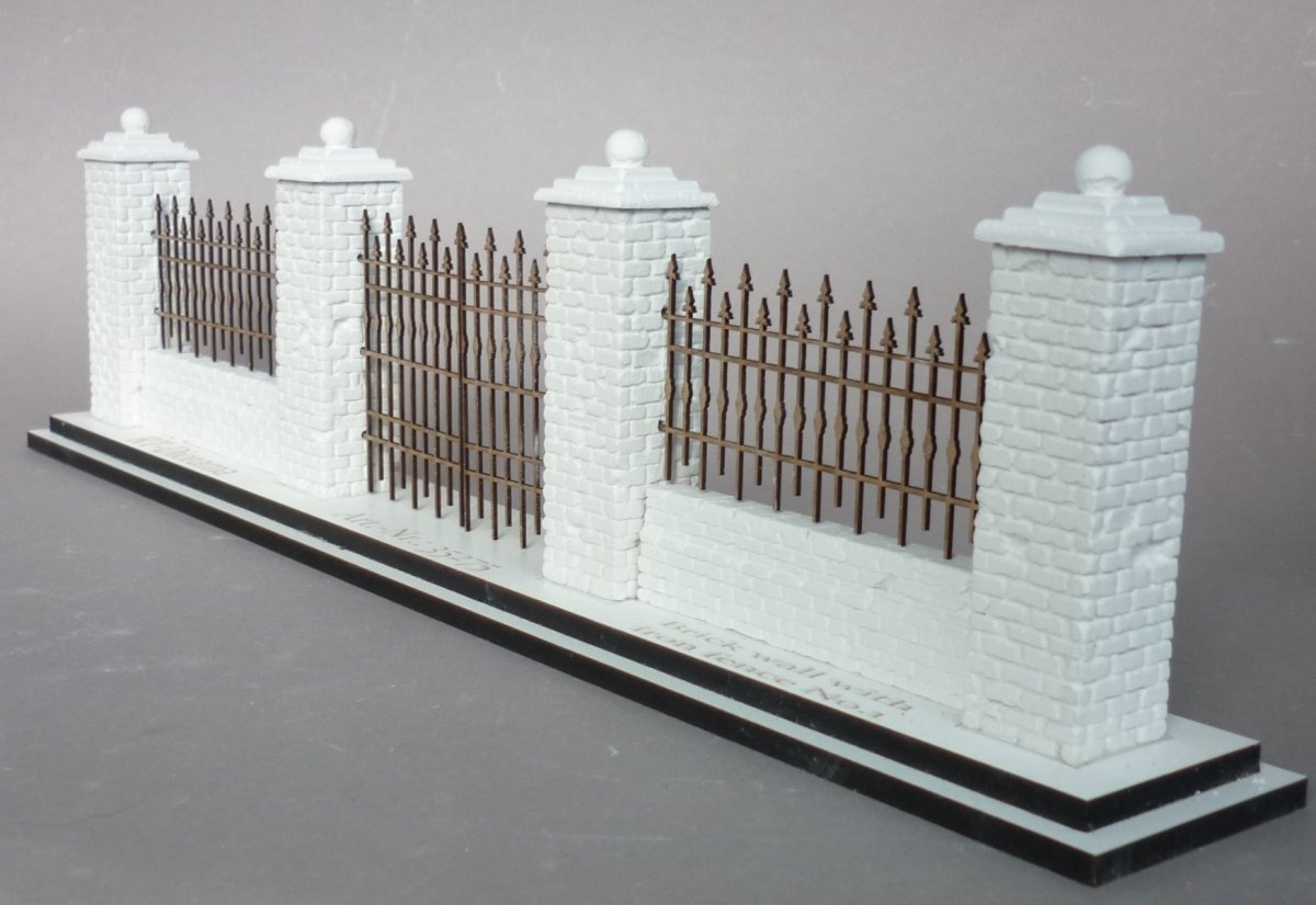RT-Diorama 35275 Brick wall with Fence 1/35 – imagen 3