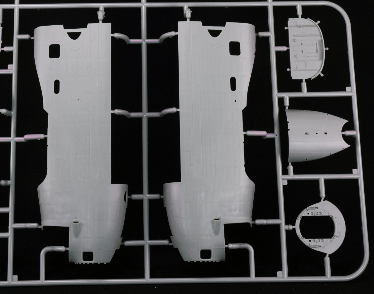 Border Model BF-010 Avro Lancaster B Mk.I/III with full Interior 1/32 – image 15
