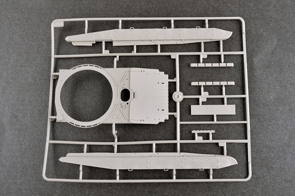 Trumpeter 09609 Char russe T-72B1 avec KTM-6 et blindage à grille 1/35 – image 10