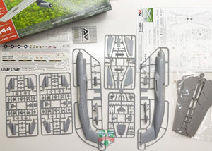 A&amp;amp;A Models 4402 C-141A Military Strategic Airlifter 1/144 – Bild 3