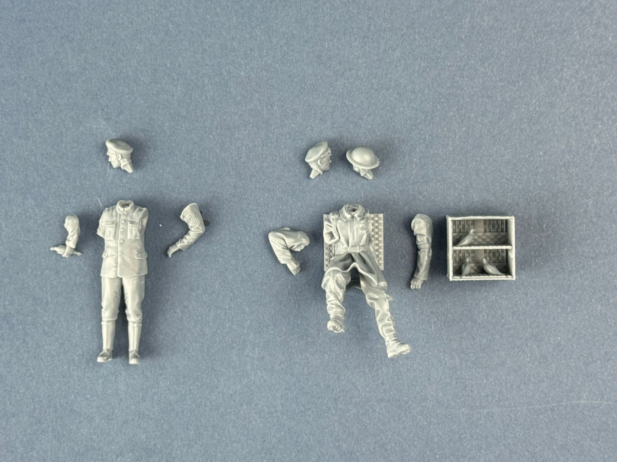 Copper State Models F32-062 British Dispatch Rider taking carrier pigeons to the front line 1/32 – image 4