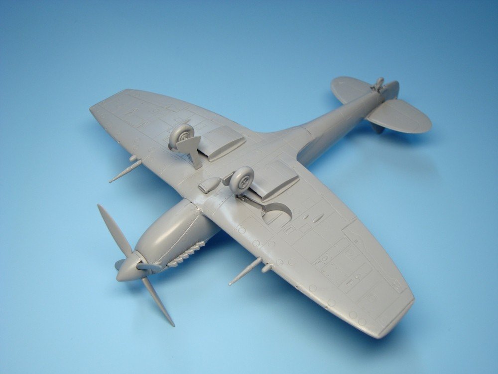 AZ Model AZ7380 Spitfire Mk.VIII RAAF 1/72 – immagine 11