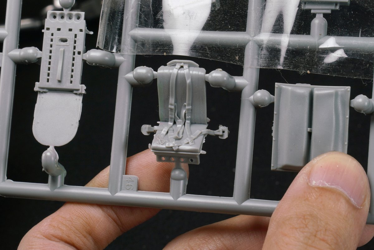 Border Model BF-010 Avro Lancaster B Mk.I/III with full Interior 1/32 – image 18