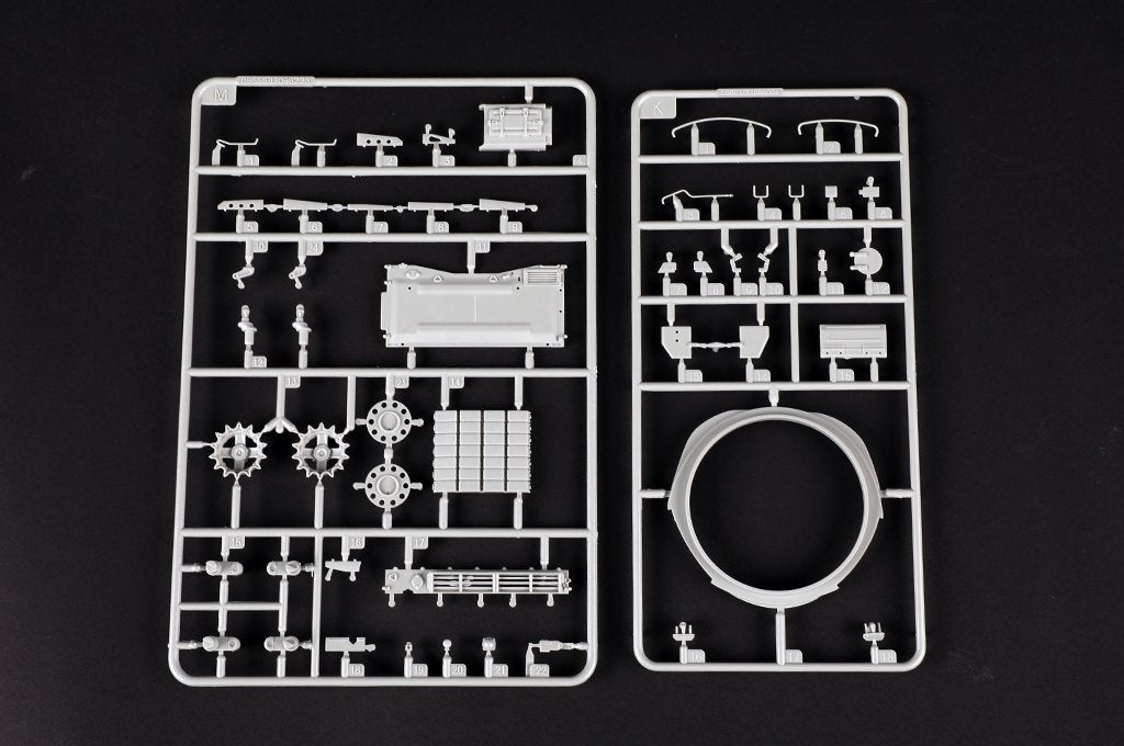 Trumpeter 09602 Char soviétique T-72 Ural avec blindage réactif Kontakt-1, échelle 1/35 – image 13