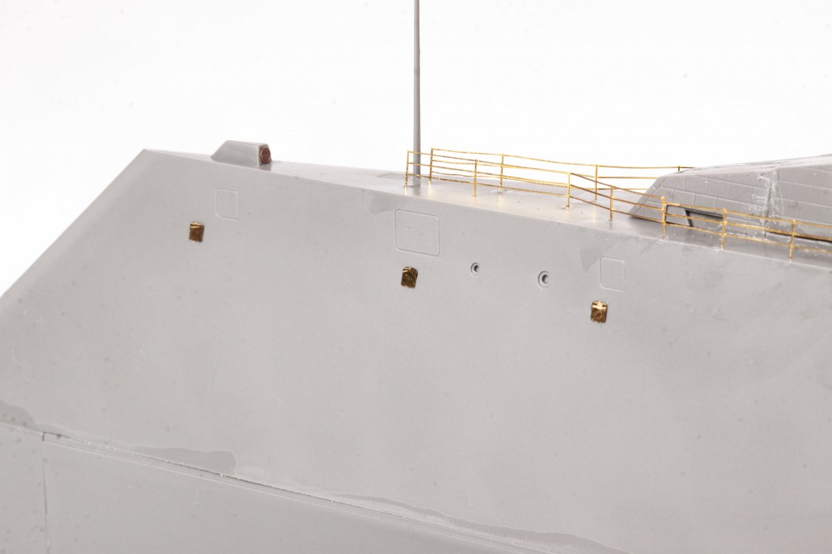 Maquettes Eduard 53288 USS DDG-1000 Zumwalt SNOWMAN, TAKOM 1/350 – image 2