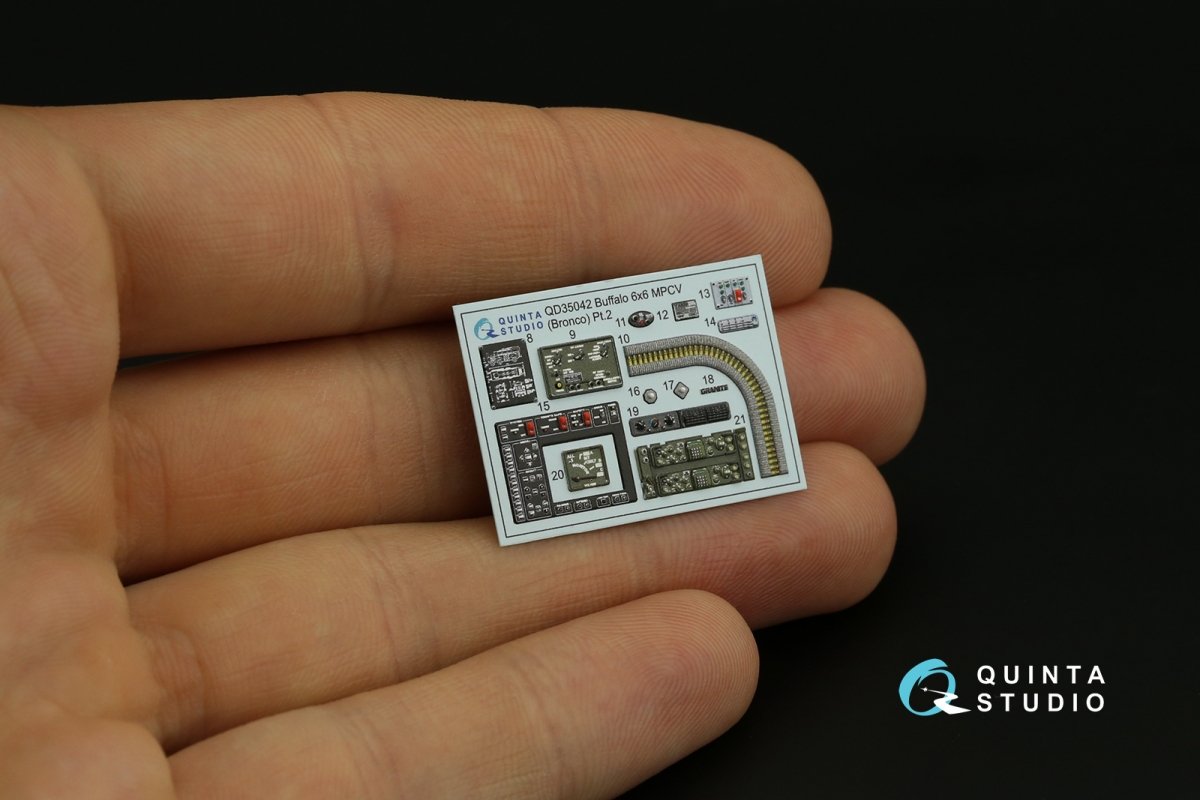 Intérieur imprimé en 3D et coloré sur papier décalcomanie pour le Buffalo 6x6 MPCV de Quinta Studio (Bronco) à l&amp;#39;échelle 1/35 – image 5