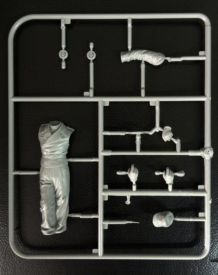 Classy Hobby MC16004 1/16 W.W.II German Panzer Crew (Driver) – Bild 3