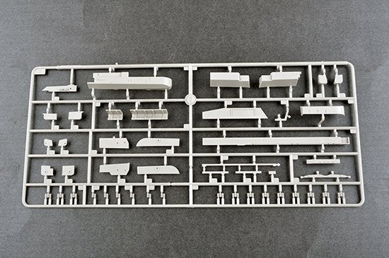 Trumpeter 06725 PLA Navy type 002 Aircraft Carrier 1/700 – image 11