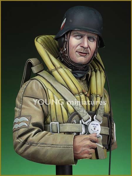 Young Miniatures YM1833 Luftwaffe Bomber Crewman, 1940 1/10 – immagine 2