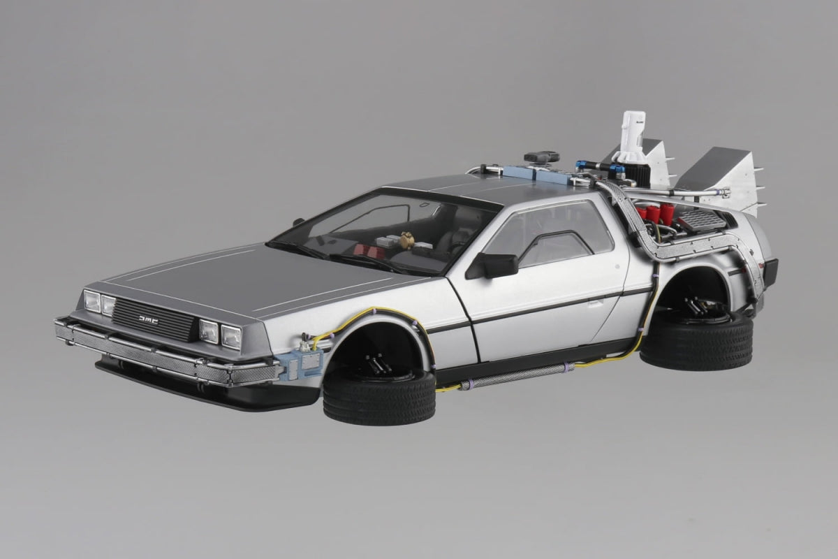 Aoshima 06437 Time Machine from Back to the Future Part II 1/24