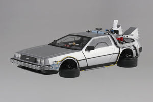 Aoshima 06437 Time Machine from Back to the Future Part II 1/24