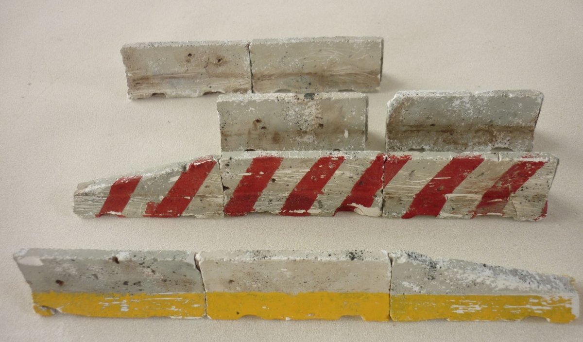 RT-Diorama 35266 Concrete barrier Set No.1 (10 pcs) 1/35 – immagine 2