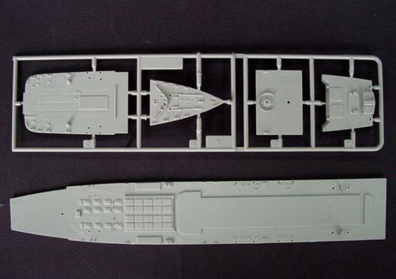 Trumpeter 05710 USSR Navy P. Velikiy Battle Cruiser 1/700 – immagine 4