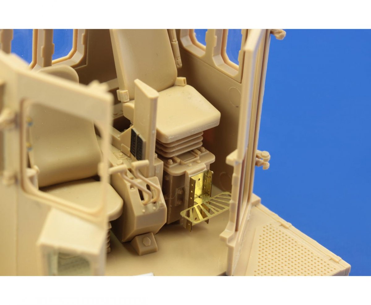 Eduard 36268 Doobi Bulldozer interior - color 1/35 Meng – image 4