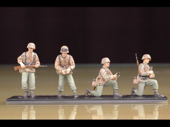Trumpeter 00405 WAFFEN SS ASSAUT TEAM (1/35) – image 4
