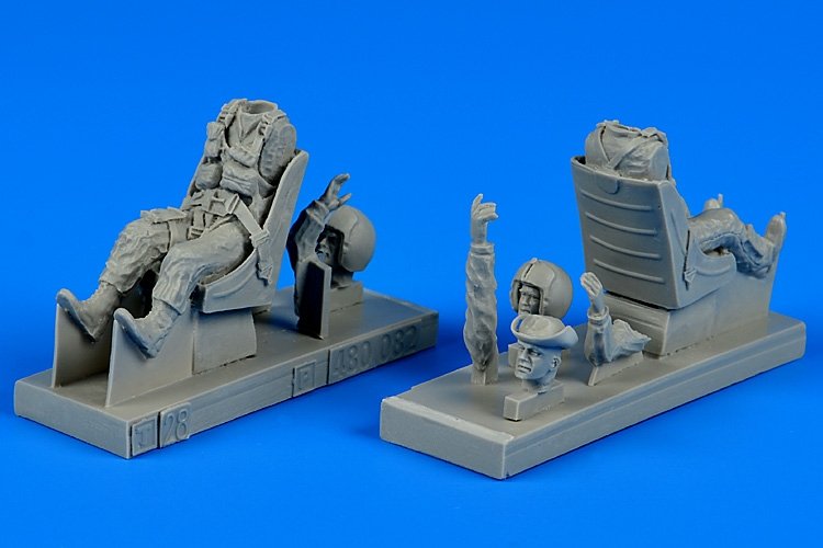 Aerobonus 480082 USAF pilot &amp; instructor with seats for T-28B Trojan Vietnam 1/48