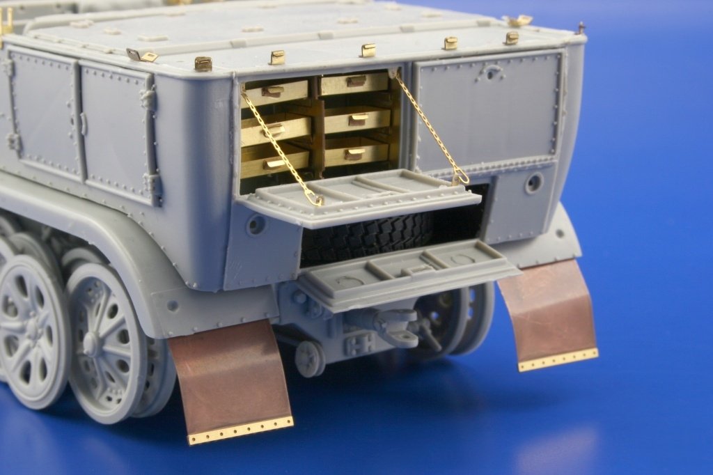Eduard 36066 Sd. Kfz.7 Zugkraftwagen 8t tool boxes 1/35 Trumpeter – immagine 2